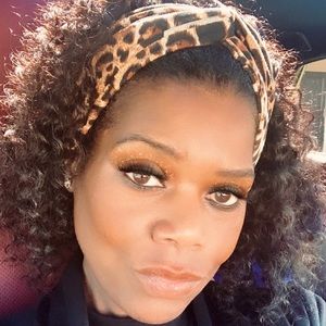 Meet your Posher, Aldonia